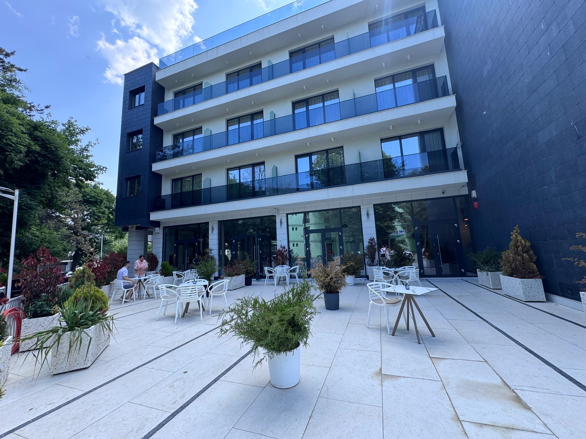 Hotel exterior with terrace in Eforie Nord